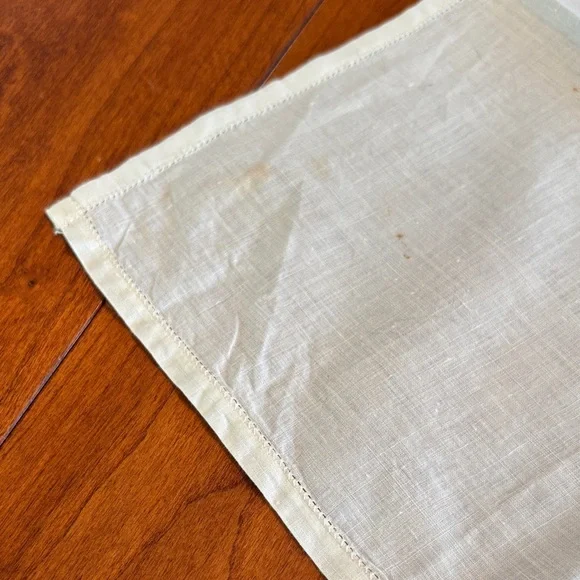 LILLIE?? Embroidered Floral Handkerchief - Picture 3 of 3